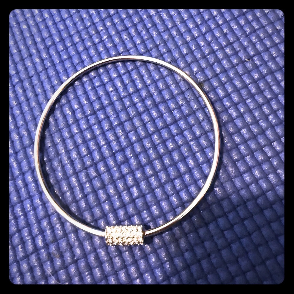Bangle bracelet